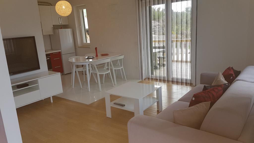 סאלי Apartment Azaleja מראה חיצוני תמונה