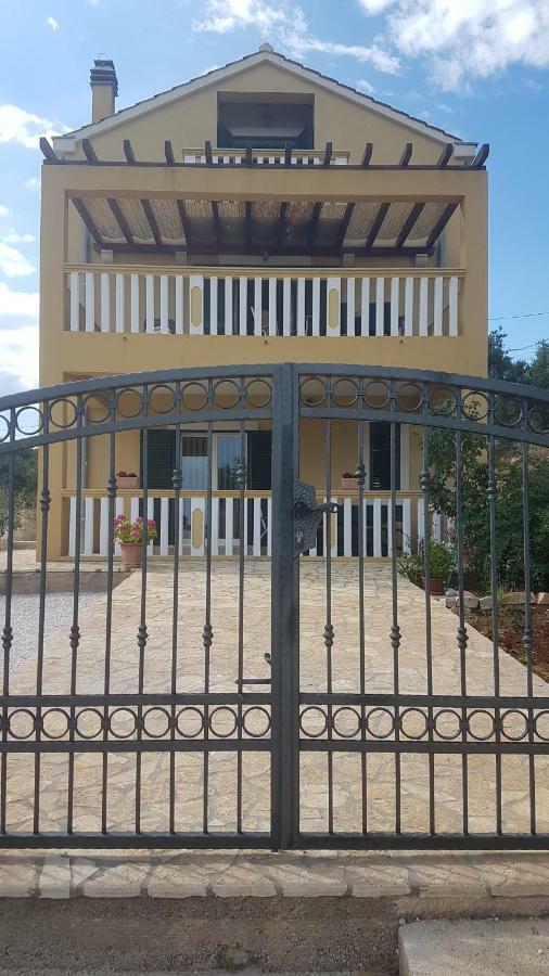 סאלי Apartment Azaleja מראה חיצוני תמונה