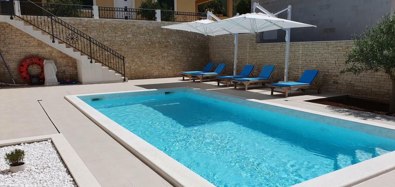 סאלי Apartment Azaleja מראה חיצוני תמונה